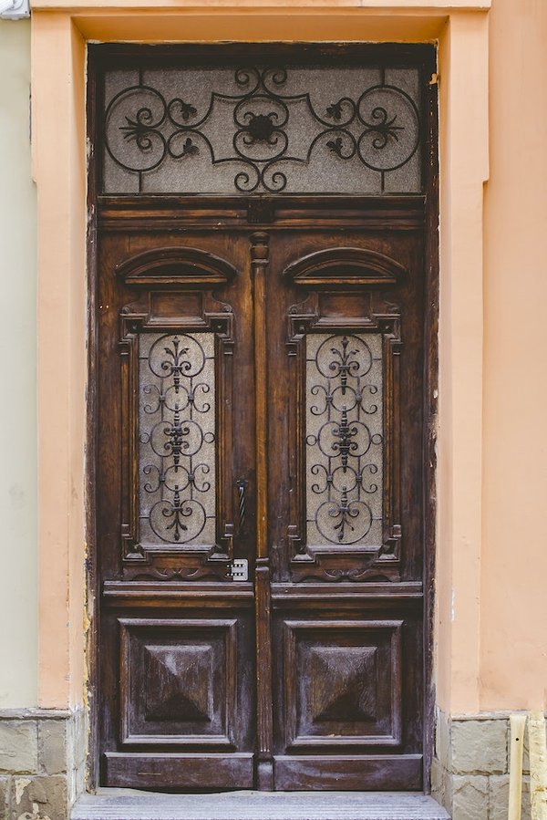 Quels sont les meilleurs circuits de marche pour découvrir le patrimoine architectural de Barcelone?